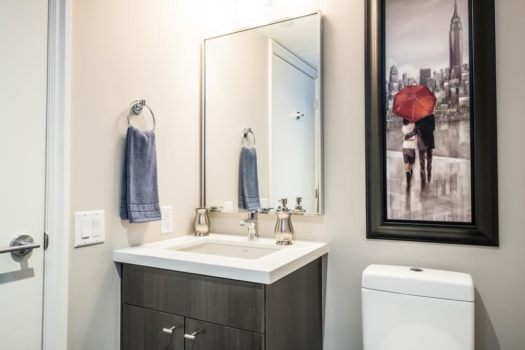 Premium 2Bdrm In Yorkville Toronto Zewnętrze zdjęcie