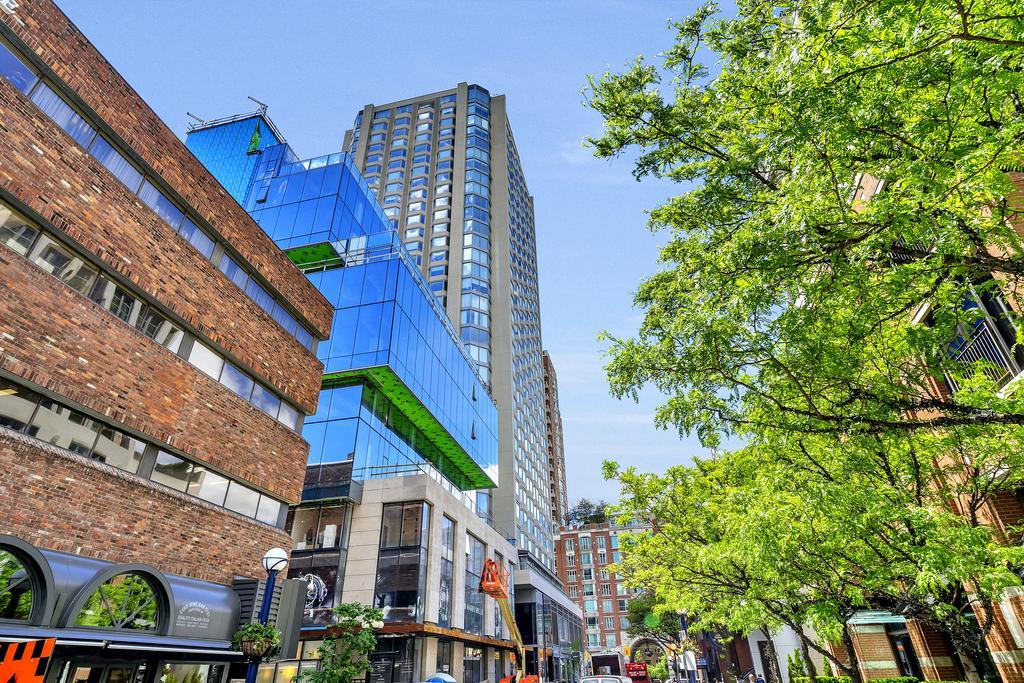 Premium 2Bdrm In Yorkville Toronto Zewnętrze zdjęcie