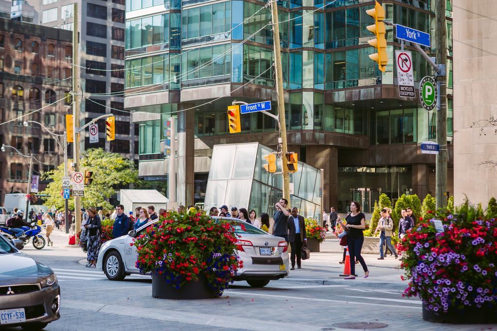 Premium 2Bdrm In Yorkville Toronto Zewnętrze zdjęcie